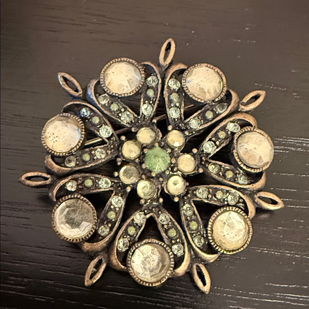 vintage gold-tone brooch